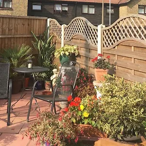 1 Bedroom With Parking. Apartment Great Wakering