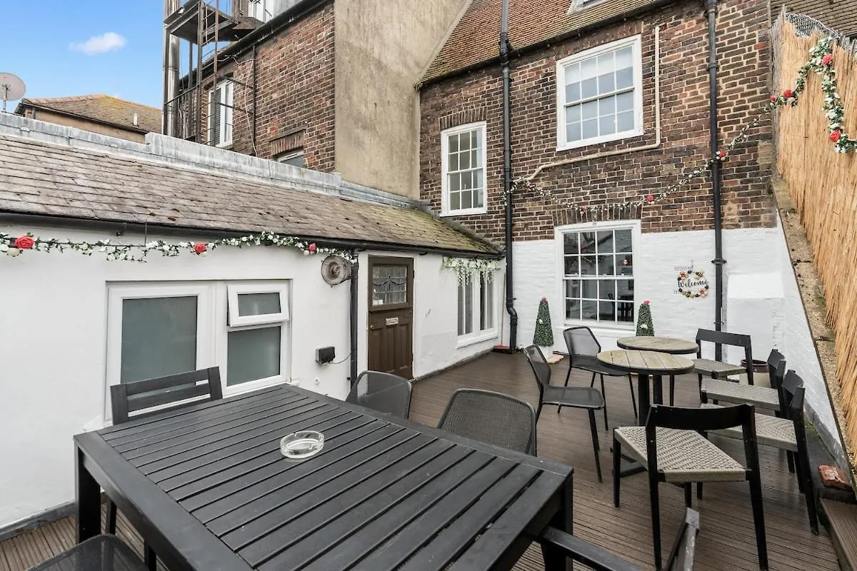 Three Bedroom Townhouse By Primal Estates Short Lets In Hove
