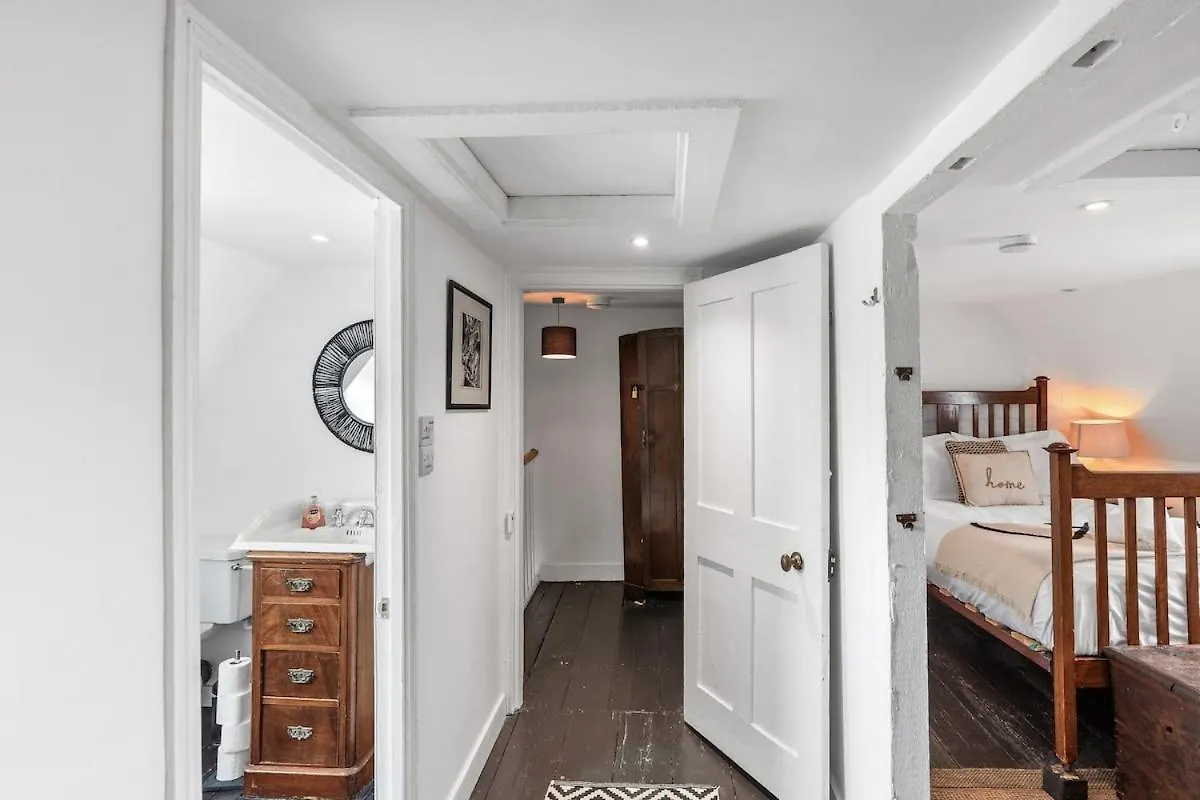 Three Bedroom Townhouse By Primal Estates Short Lets In Hove