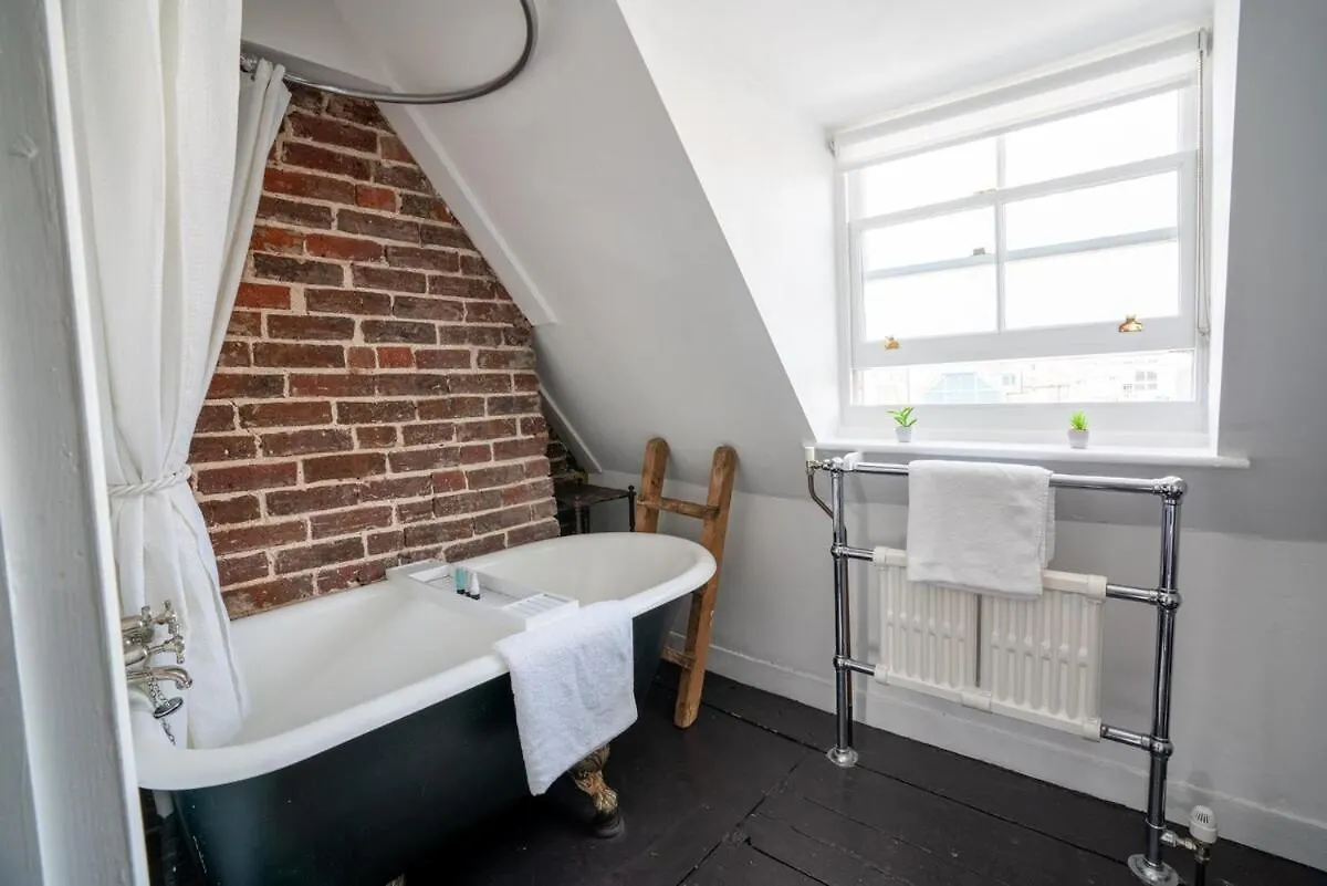Three Bedroom Townhouse By Primal Estates Short Lets In Hove