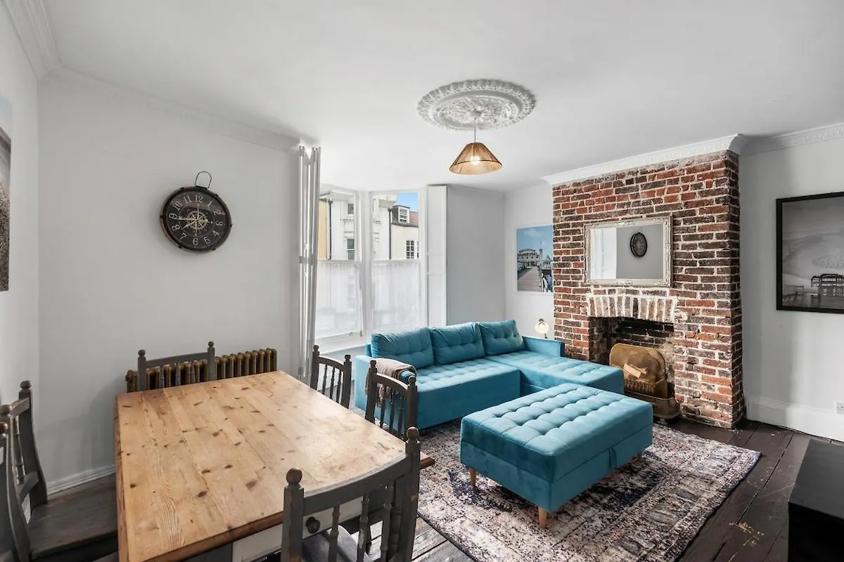 Three Bedroom Townhouse By Primal Estates Short Lets In Hove